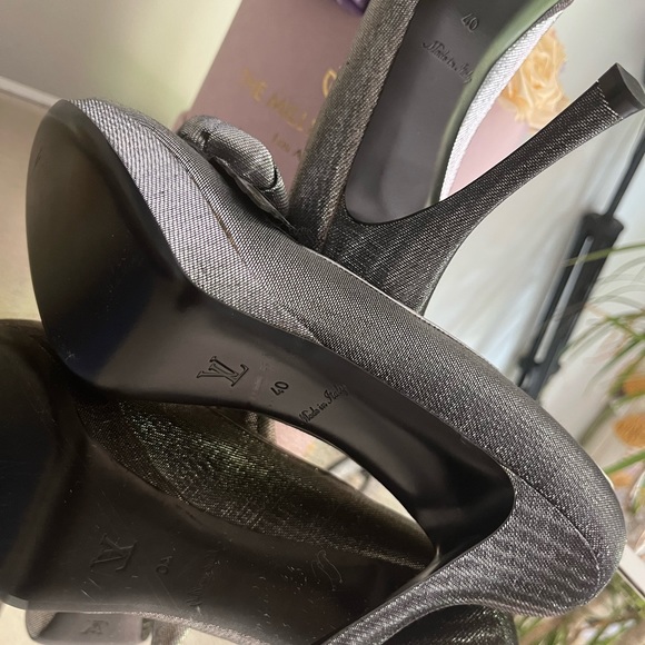 Limited Edition Peep Toe Heels Never Worn! Size 40. - Picture 6 of 11